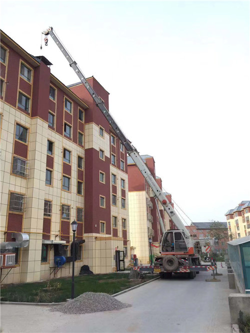 城中区跨街广告牌的高空安装注意事项